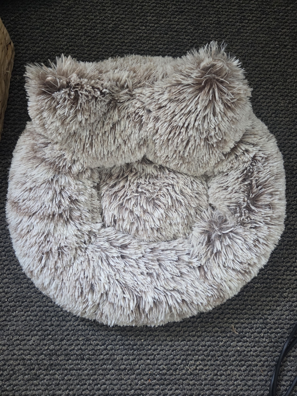 Plush Faux Fur Round Cat Shaped Cat Bed
